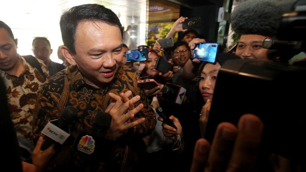 Ahok Tantang Direksi Pertamina Buka Laporan Pemakaian Kartu Kredit Ahok Tantang Direksi Pertamina Buka Laporan Pemakaian Kartu Kredit