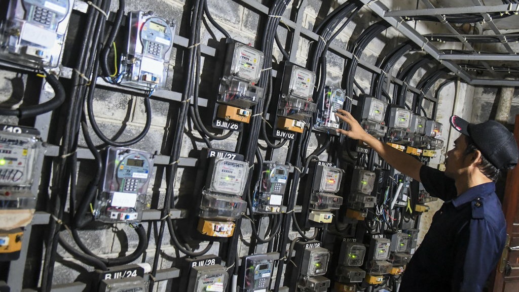 Jokowi Gratiskan Listrik Warga Miskin 3 Bulan Tekan Dampak COVID-19 Jokowi Gratiskan Listrik Warga Miskin 3 Bulan Tekan Dampak COVID-19