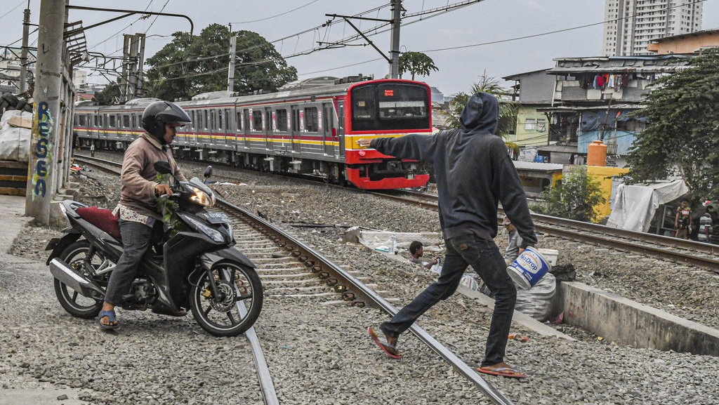 Minibus Ditabrak Kereta Api di Bekasi, Seluruh Penumpang Tewas
