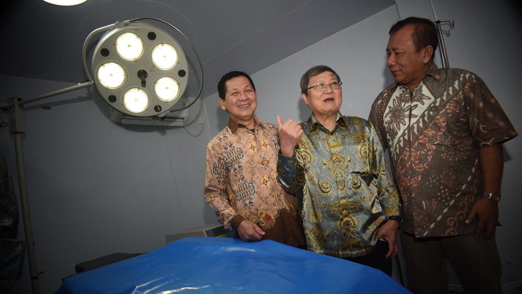 Staf Khusus Kemenkes Kunjungi Rumah Sakit Apung Staf Khusus Kemenkes Kunjungi Rumah Sakit Apung