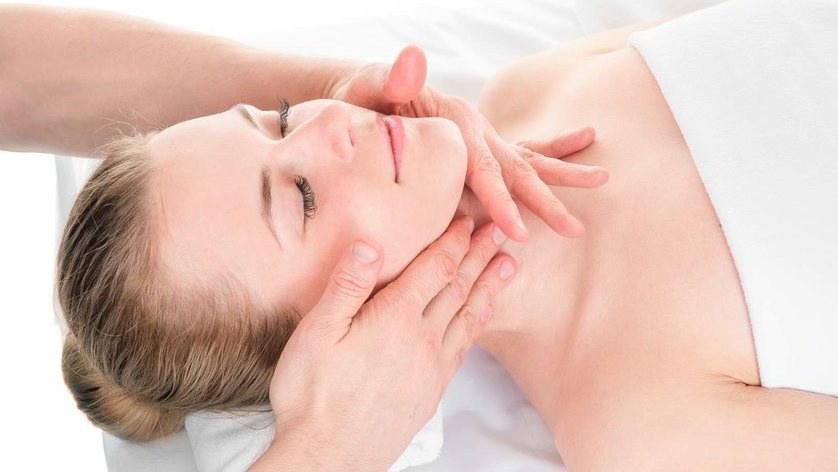 Kenali Gerakan Senam Wajah Agar Awet Muda & Kurangi Tanda Penuaan