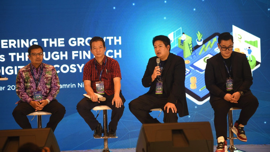 Talk Show Pemanfaatan Fintech untuk UMKM Talk Show Pemanfaatan Fintech untuk UMKM