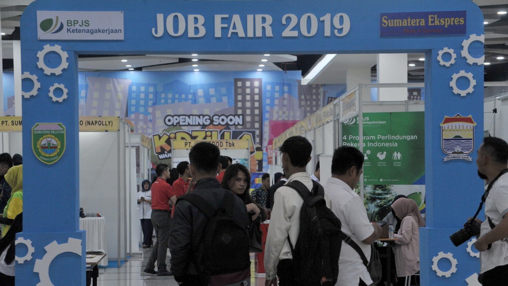 Dampak Negatif Pengangguran Terhadap Ekonomi & Kehidupan Sosial