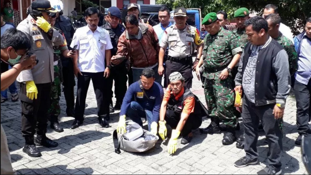 Polisi Pastikan Tas Mencurigakan di Gereja Bethel Depok Berisi Buku Polisi Pastikan Tas Mencurigakan di Gereja Bethel Depok Berisi Buku