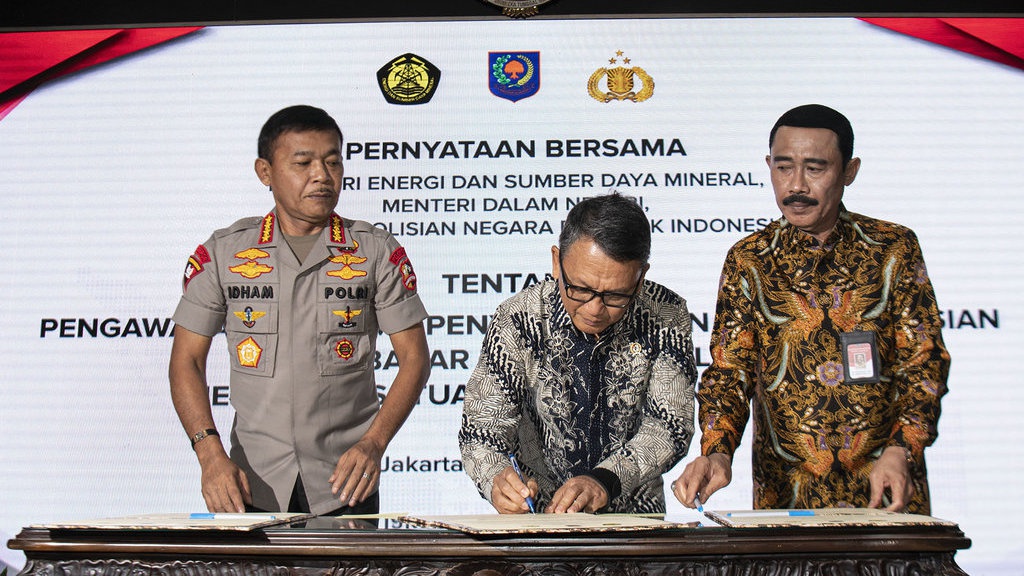 Kapolri Bentuk Satgas Kuda Laut, Awasi Penyediaan & Distribusi BBM Kapolri Bentuk Satgas Kuda Laut, Awasi Penyediaan & Distribusi BBM