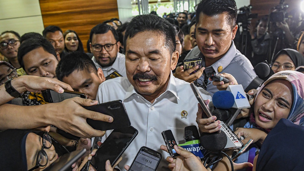 Jaksa Agung Klaim Tak Masalah Namanya Ada di Dakwaan Jaksa Pinangki Jaksa Agung Klaim Tak Masalah Namanya Ada di Dakwaan Jaksa Pinangki