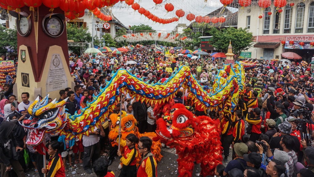 Contoh Asimilasi dan Akulturasi di Indonesia Beserta Penjelasannya Contoh Asimilasi dan Akulturasi di Indonesia Beserta Penjelasannya