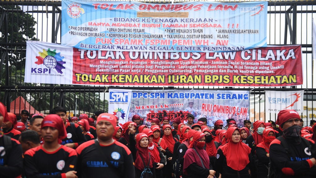 RUU Cilaka Bikin Buruh Kalah Saing dengan Tenaga Kerja Asing?