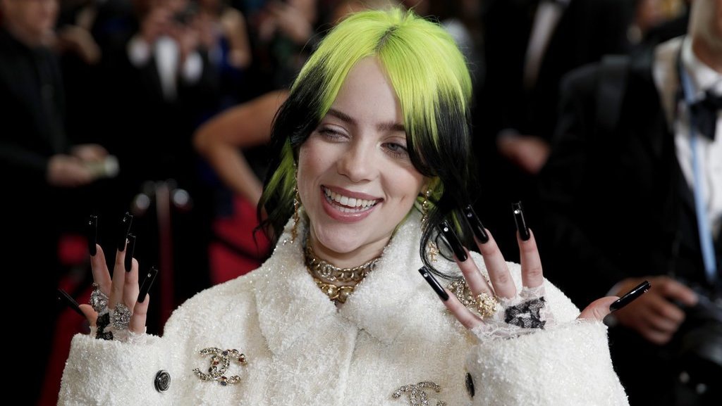 Billie Eilish Mendobrak Standar Fesyen Lawas dengan Gaya Hip Hop