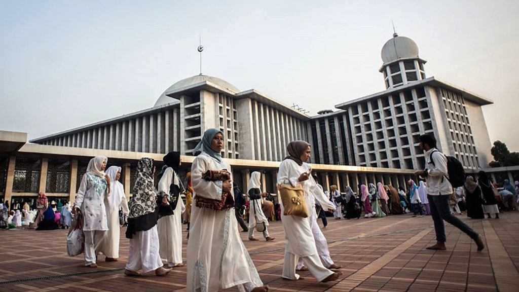 Doa Masuk Masjid dan Keluar Masjid Arab, Latin, serta Artinya