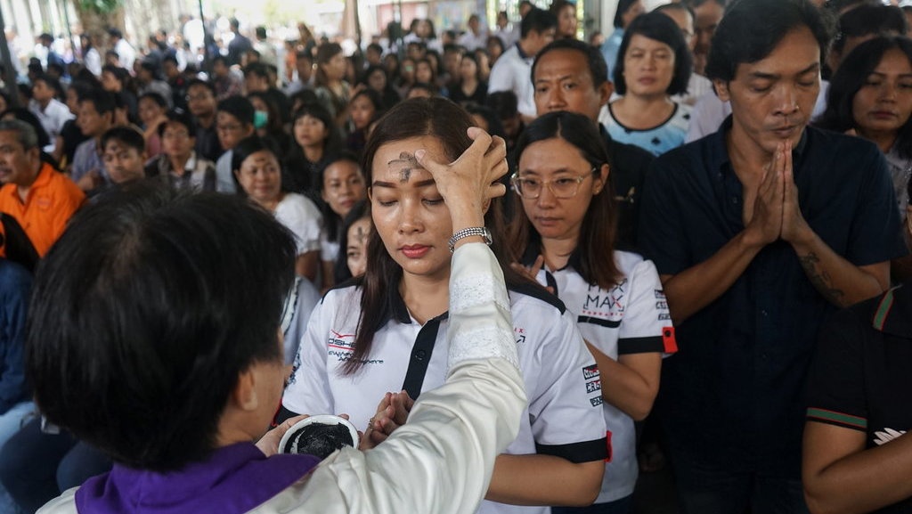 Rabu Abu Bersamaan Pemilu 14 Februari, Bagaimana Jadwal Misanya?