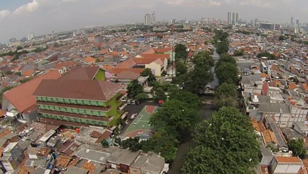 Bagaimana Warga Johar Baru Bertahan di tengah Banjir & Tawuran Bagaimana Warga Johar Baru Bertahan di tengah Banjir & Tawuran