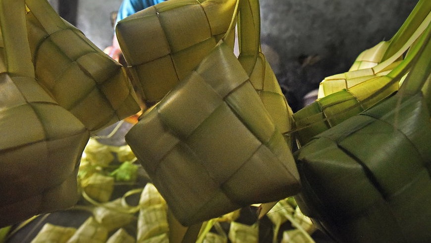Perbedaan Ketupat dan Lontong untuk Idul Fitri dan Cara Membuatnya Perbedaan Ketupat dan Lontong untuk Idul Fitri dan Cara Membuatnya