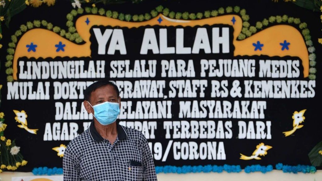 Jokowi: Tenaga Medis Tangani Corona Dapat Insentif Bulanan