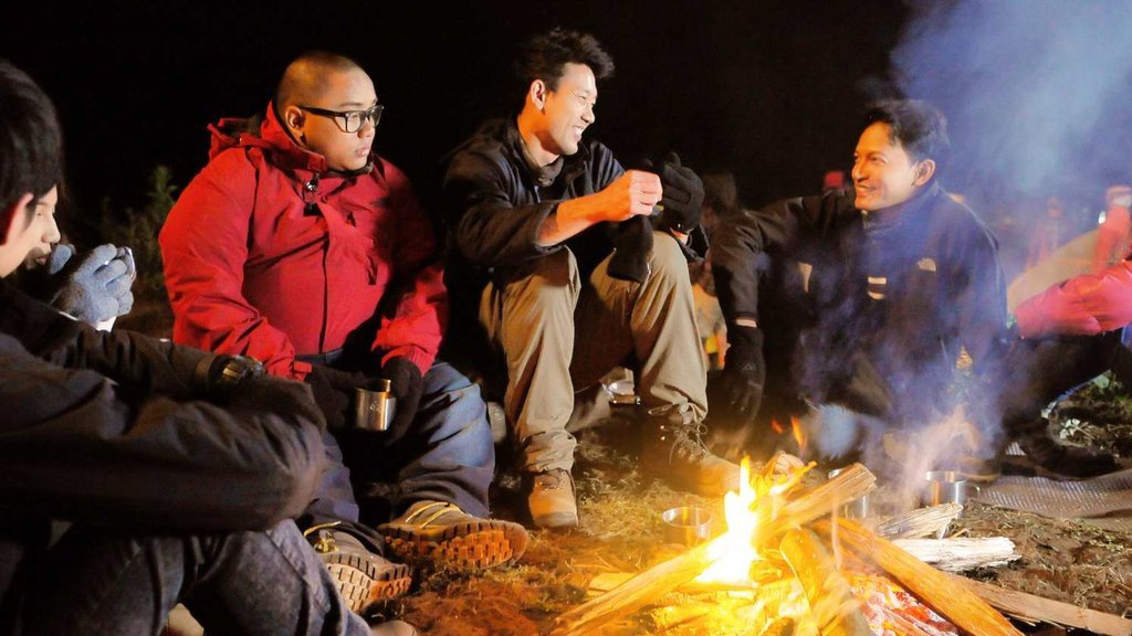 Sinopsis Film 5 cm: Perjuangan 5 Sahabat Taklukkan Mahameru