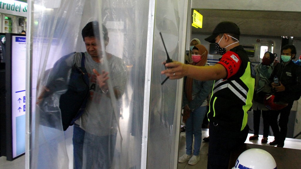 Bahaya Penggunaan Bilik Disinfektan Menurut Tim Pakar COVID-19