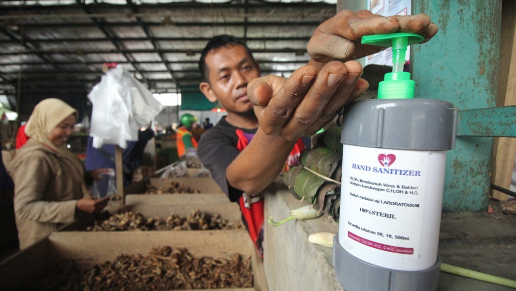 Amankah Membuat Hand Sanitizer Sendiri dengan Bahan Alkohol?