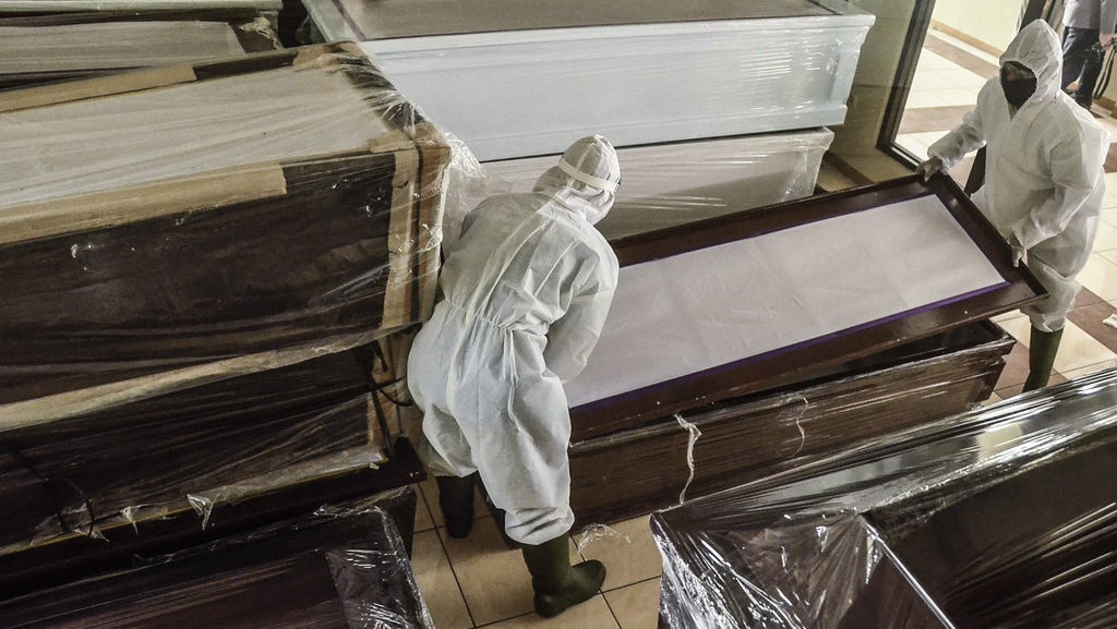 Tata Cara Memandikan & Shalat Jenazah Corona Sesuai Fatwa MUI Tata Cara Memandikan & Shalat Jenazah Corona Sesuai Fatwa MUI