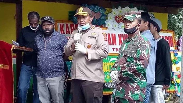 Dua Warga Papua Tewas Ditembak TNI Dimakamkan di Kwamki Lama Dua Warga Papua Tewas Ditembak TNI Dimakamkan di Kwamki Lama