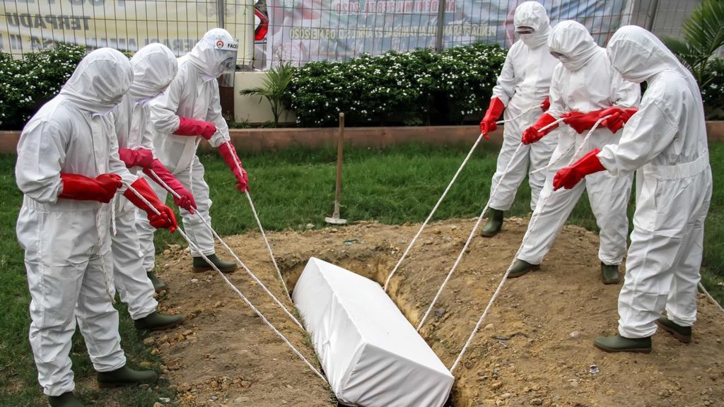 BNPB Sebut Seluruh Jenazah akan Dimakamkan dengan Protokol COVID-19