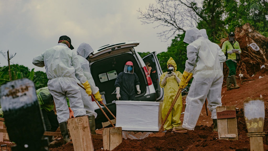 Mengapa Mereka Tak Ingin Keluarga Dikubur dengan Protokol COVID-19? Mengapa Mereka Tak Ingin Keluarga Dikubur dengan Protokol COVID-19?