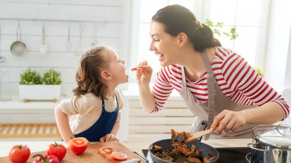 5 Agenda Seru di Rumah Saja saat Liburan Natal dan Tahun Baru