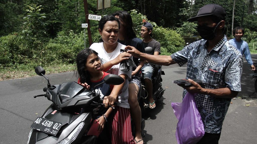 Tips Menggunakan Masker bagi Pengendara untuk Cegah COVID-19 Tips Menggunakan Masker bagi Pengendara untuk Cegah COVID-19