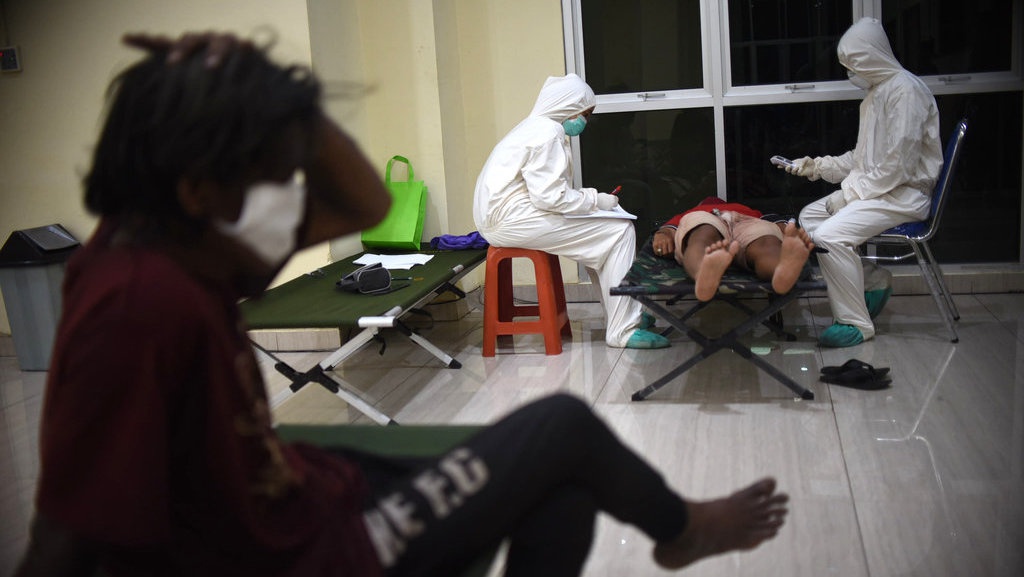 Pemeriksaan Kesehatan Tunawisma di GOR Tanah Abang