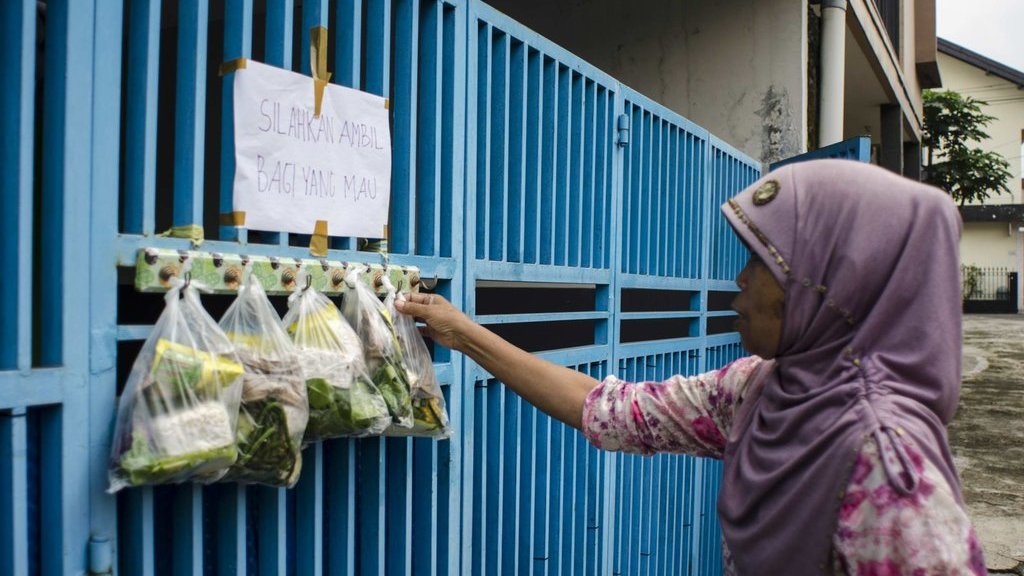 Keutamaan Sedekah: Lebih Utama ke Saudara Sendiri atau Orang Lain? Keutamaan Sedekah: Lebih Utama ke Saudara Sendiri atau Orang Lain?