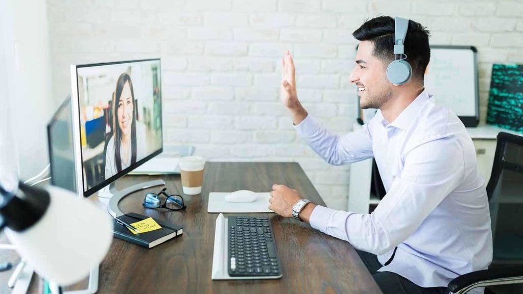 Bahaya Cedera Leher-Bahu Saat WFH akibat Pakai Laptop Terlalu Lama Bahaya Cedera Leher-Bahu Saat WFH akibat Pakai Laptop Terlalu Lama