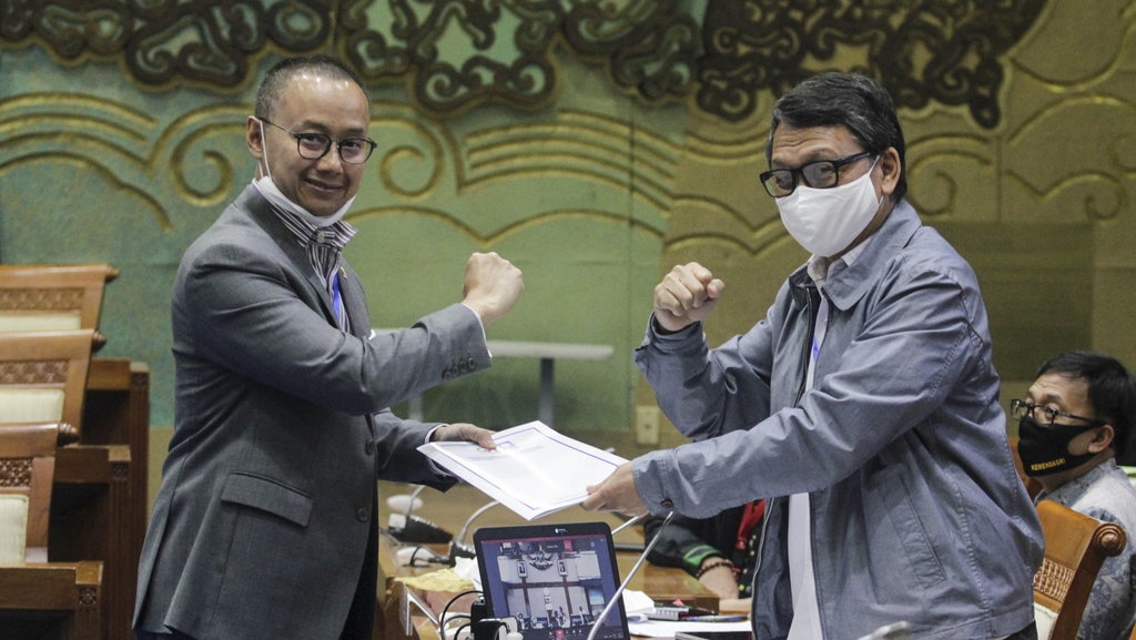 UU Minerba Dibahas Kilat, DPR Manjakan Oligarki Tambang & Istana