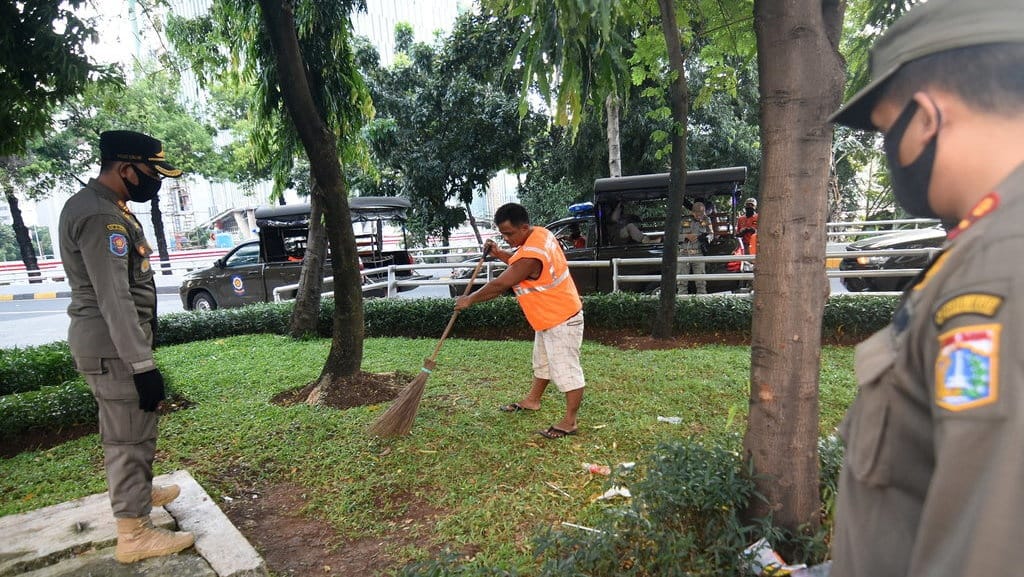 Contoh Sanksi Sosial, Pengertian & Perbedaan dengan Sanksi Hukum Contoh Sanksi Sosial, Pengertian & Perbedaan dengan Sanksi Hukum
