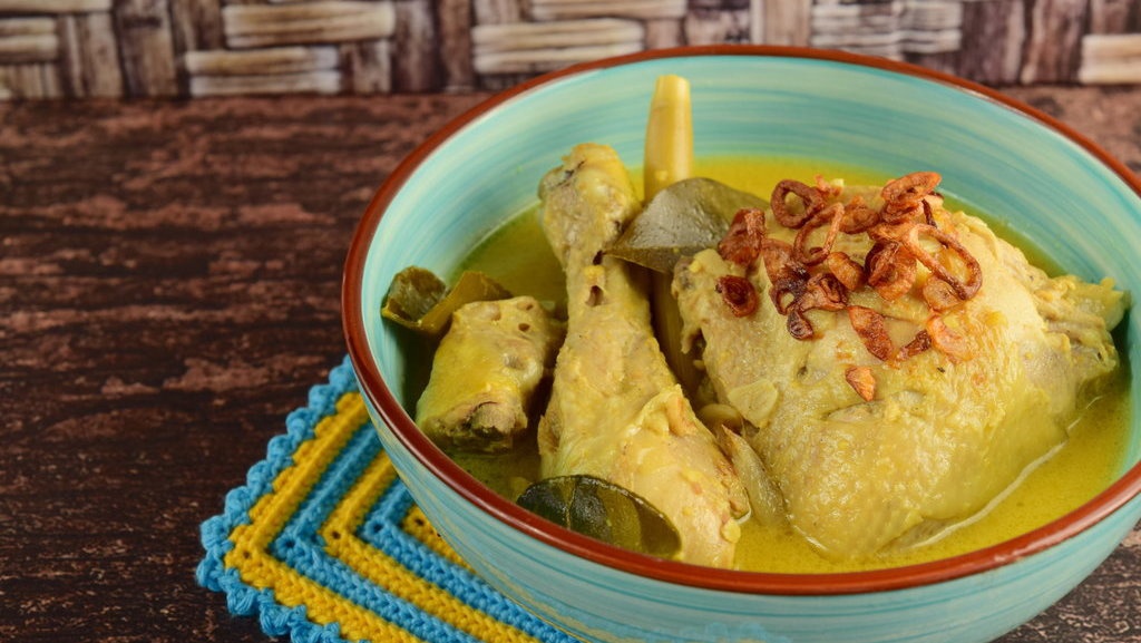 Resep Opor Ayam Kuah Kuning yang Gurih untuk Hidangan Lebaran Resep Opor Ayam Kuah Kuning yang Gurih untuk Hidangan Lebaran