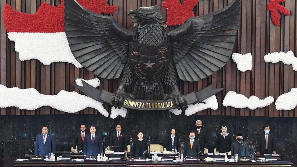 Bunyi Pasal 18 UUD 1945 Sebelum dan Sesudah Amandemen Bunyi Pasal 18 UUD 1945 Sebelum dan Sesudah Amandemen