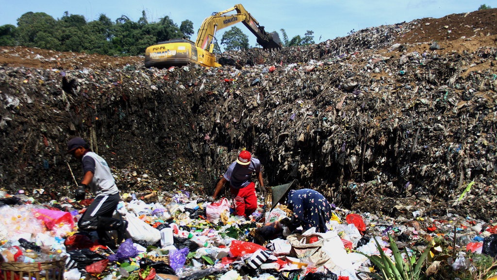 Bagaimana Cara Mencegah Pencemaran Tanah & Apa Saja Penyebabnya?