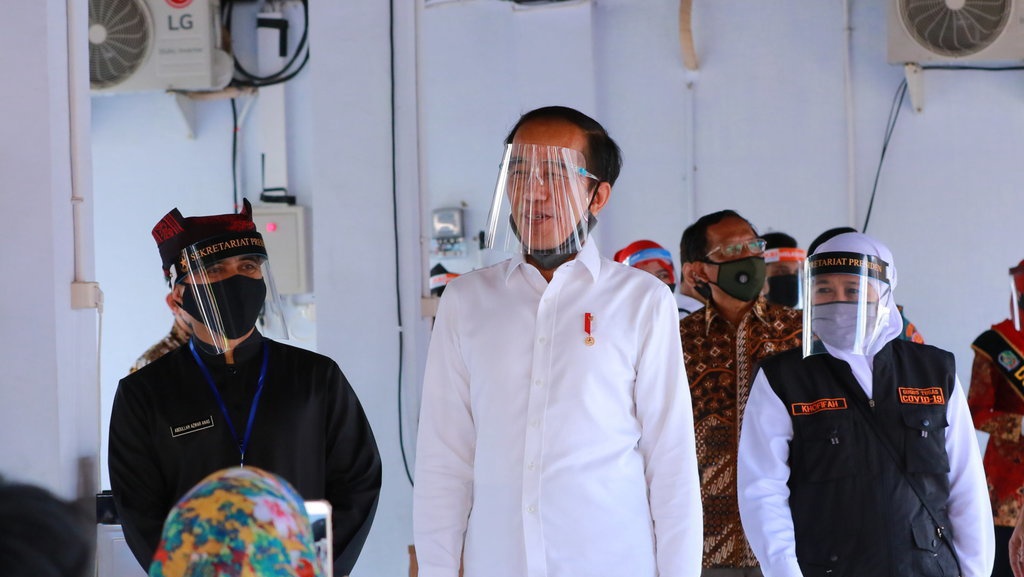 Jokowi Instruksikan Tambah Dokter dan Alkes ke Zona Merah Corona Jokowi Instruksikan Tambah Dokter dan Alkes ke Zona Merah Corona