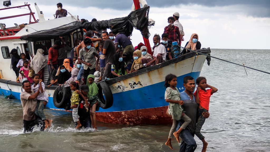 UNHCR Desak Pemerintah RI Izinkan Pengungsi Rohingya Berlabuh UNHCR Desak Pemerintah RI Izinkan Pengungsi Rohingya Berlabuh