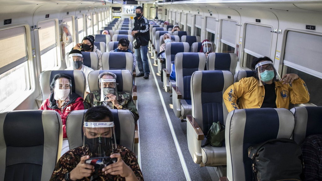 Penumpang KA Jarak Jauh Naik 192% Tembus 6.494 per Hari Penumpang KA Jarak Jauh Naik 192% Tembus 6.494 per Hari