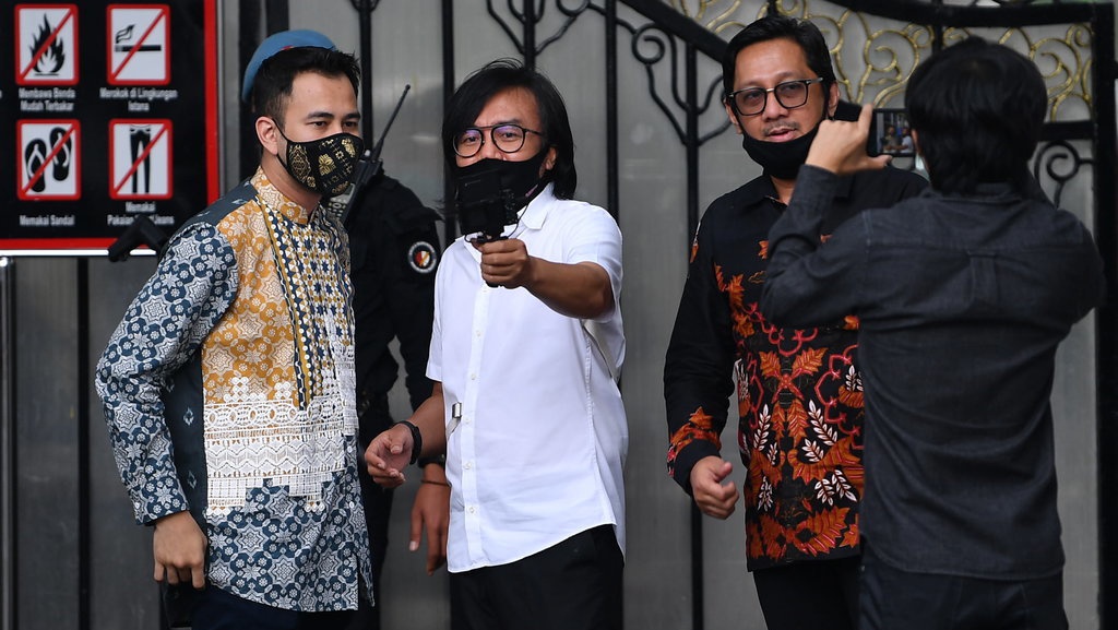 Jokowi yang Tak Jera Gaet Influencer Selama Pandemi COVID-19 Jokowi yang Tak Jera Gaet Influencer Selama Pandemi COVID-19