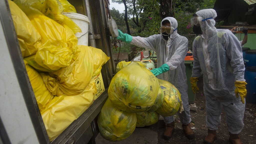 Dinas DLH DKI Kumpulkan 859,71 Kg Masker Bekas dari Rumah Tangga Dinas DLH DKI Kumpulkan 859,71 Kg Masker Bekas dari Rumah Tangga