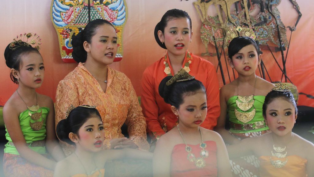 Contoh Geguritan Tema Budi Pekerti & Puisi Jawa tentang Sekolah Contoh Geguritan Tema Budi Pekerti & Puisi Jawa tentang Sekolah