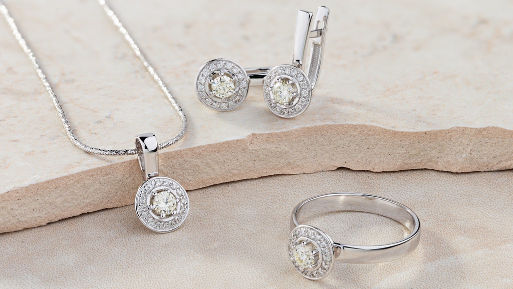 Ciri Emas Putih dan Cara Membedakannya dengan Perhiasan Perak Ciri Emas Putih dan Cara Membedakannya dengan Perhiasan Perak