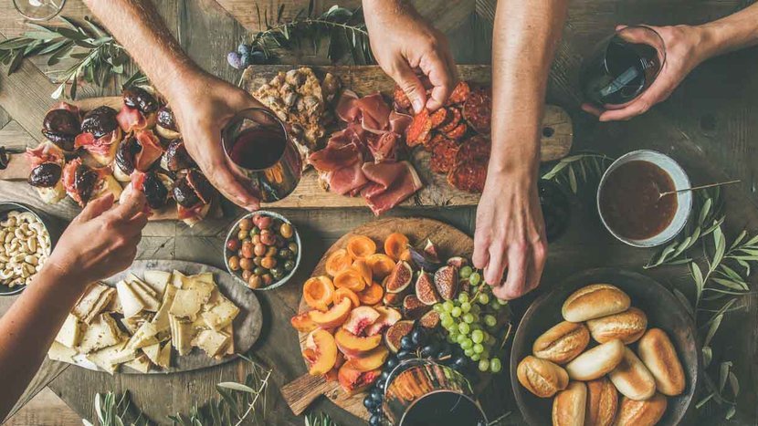 Apa Saja Manfaat Tradisi Makan Bersama Keluarga? Apa Saja Manfaat Tradisi Makan Bersama Keluarga?