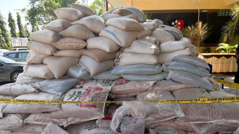 Polda Jatim Ungkap Sindikat Penyalahgunaan Pupuk Subsidi Polda Jatim Ungkap Sindikat Penyalahgunaan Pupuk Subsidi