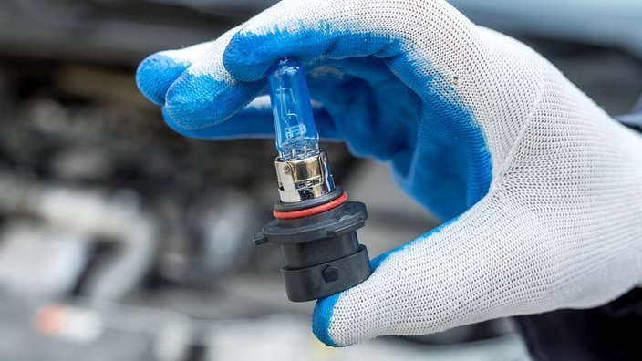 Kelebihan dan Kekurangan Lampu LED dan Halogen pada Motor