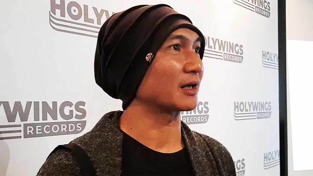 Narsis: Alasan Selebritas Percaya Konspirasi COVID-19