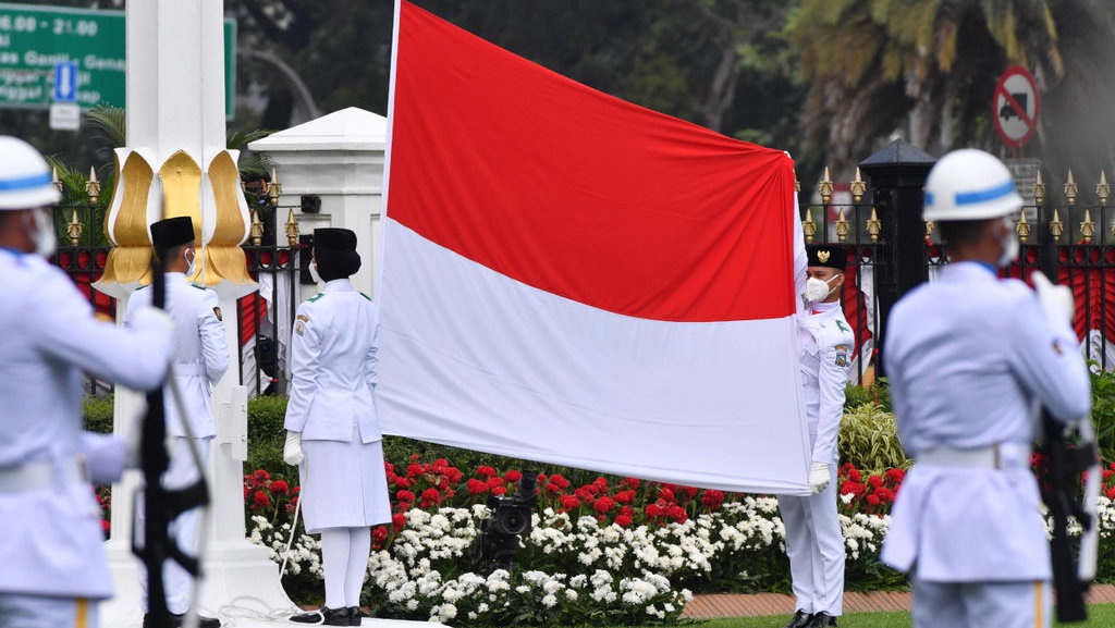 Aturan Pemasangan Bendera Merah Putih yang Benar & Sejarahnya Aturan Pemasangan Bendera Merah Putih yang Benar & Sejarahnya
