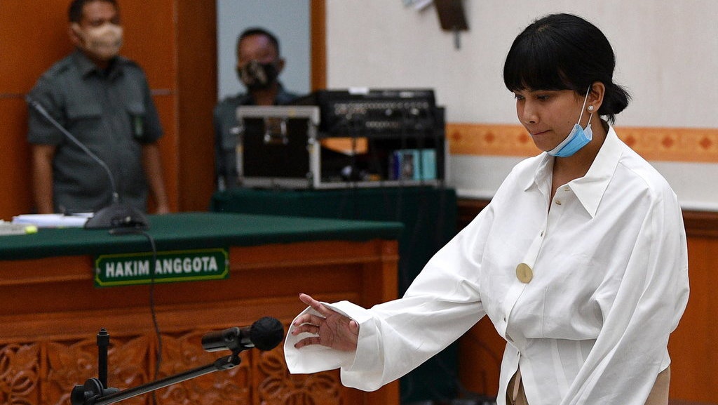 Vanessa Angel Divonis Tiga Bulan atas Kepemilikan Xanax Vanessa Angel Divonis Tiga Bulan atas Kepemilikan Xanax