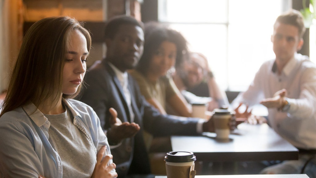 5 Tanda Teman yang Suka Mengontrol: Sering Drama, Manipulatif 5 Tanda Teman yang Suka Mengontrol: Sering Drama, Manipulatif