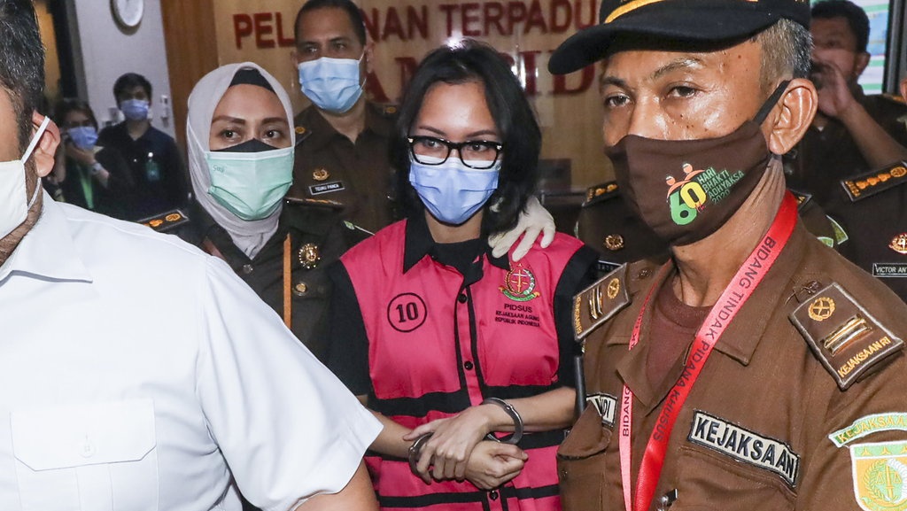 MAKI Serahkan 200 Halaman Bukti Chat WA Pinangki dan Anita ke KPK